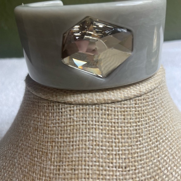 NWOT Neiman Marcus CUSP Gray Cuff Bracelet With Large Rhinestone - Picture 2 of 8